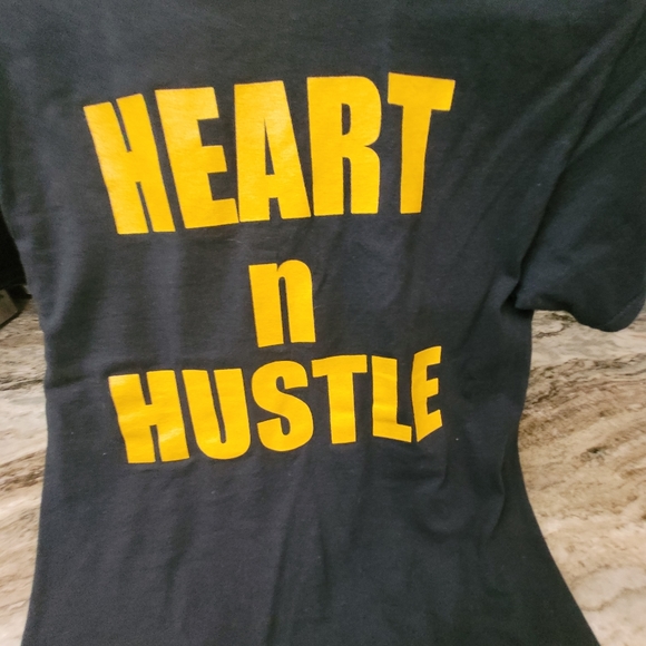 Is Bob heart and hustle T-shirt - Picture 3 of 3